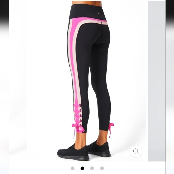 Urban savage bow 7/8 leggings. - Picture 4 of 5